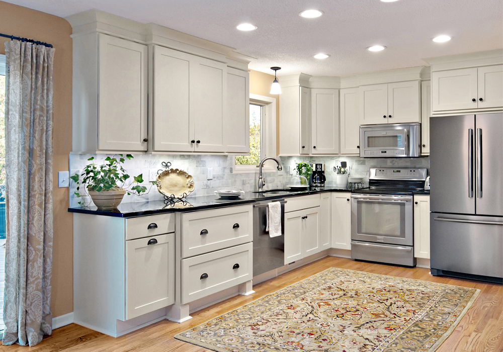 Solid Wood White Shaker Small Kitchen, Kitchen Images With White Shaker Cabinets